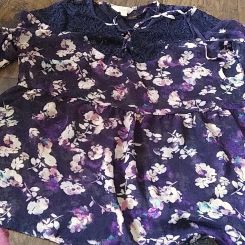Decree Woman's top